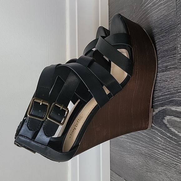 Heels - Picture 3 of 8